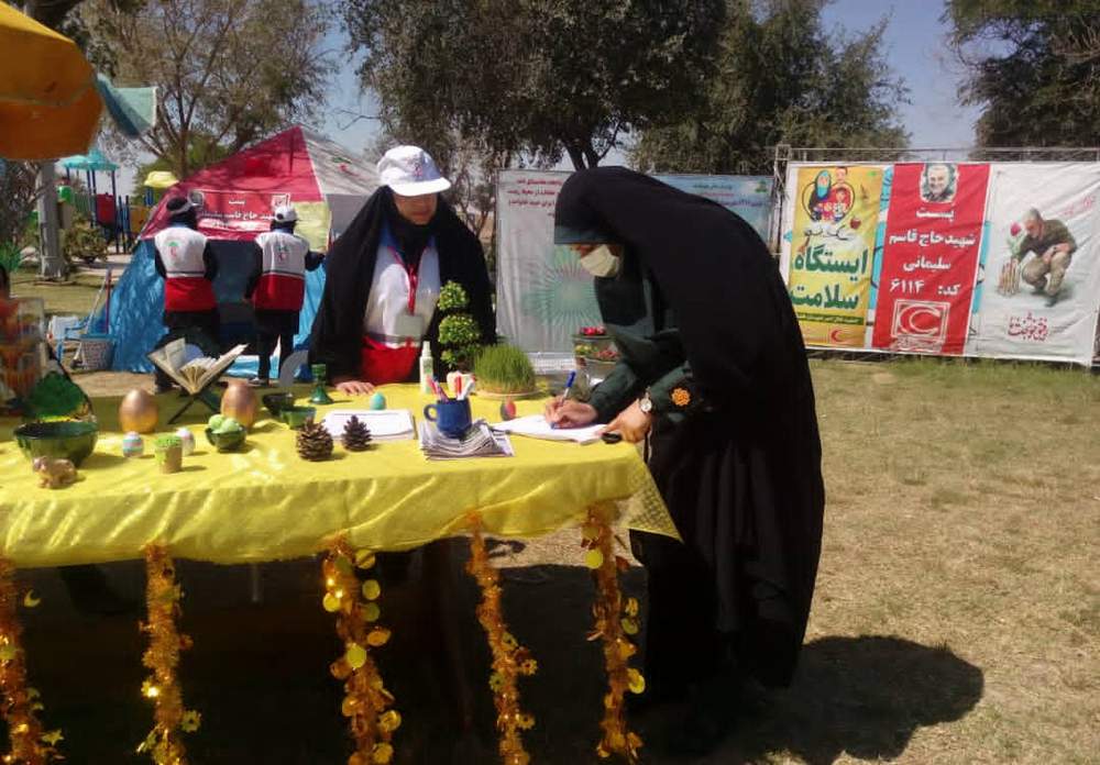 حضور پلیس راهور و پلیس نیروی انتظامی و آموزش قوانین راهنمایی و رانندگی در پست نوروزی جوانان شهید سلیمانی