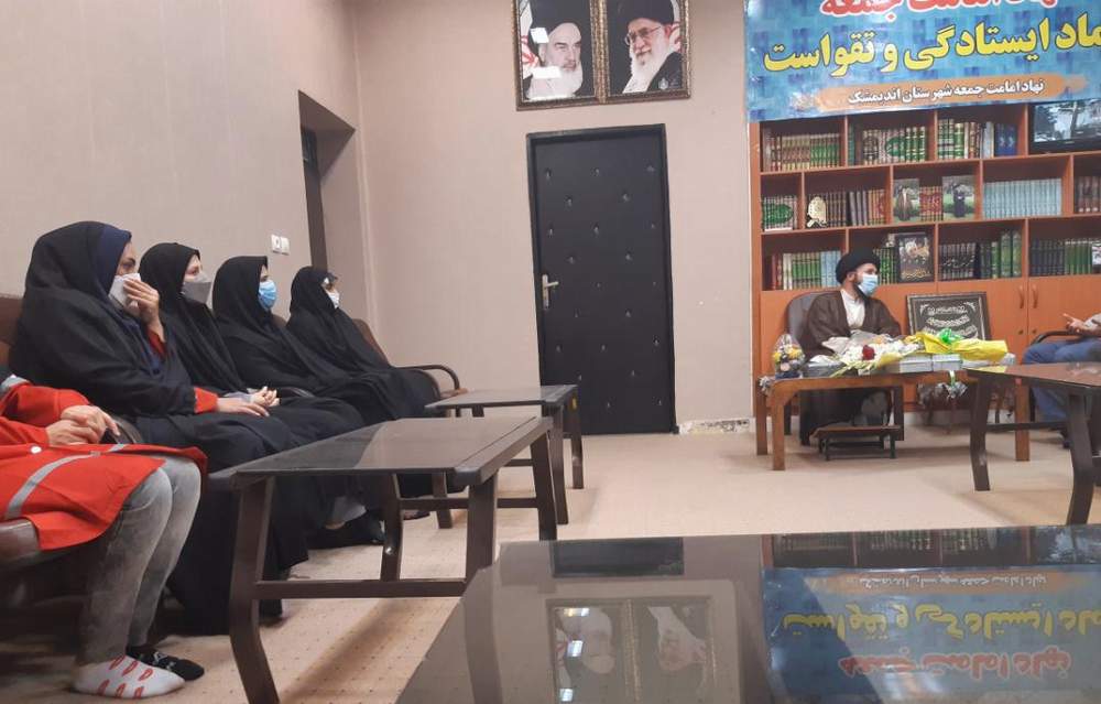 دیدار پرسنل و جمعی از اعضای هلال احمر شهرستان اندیمشک با امام جمعه به مناسبت هفتهٔ هلال احمر