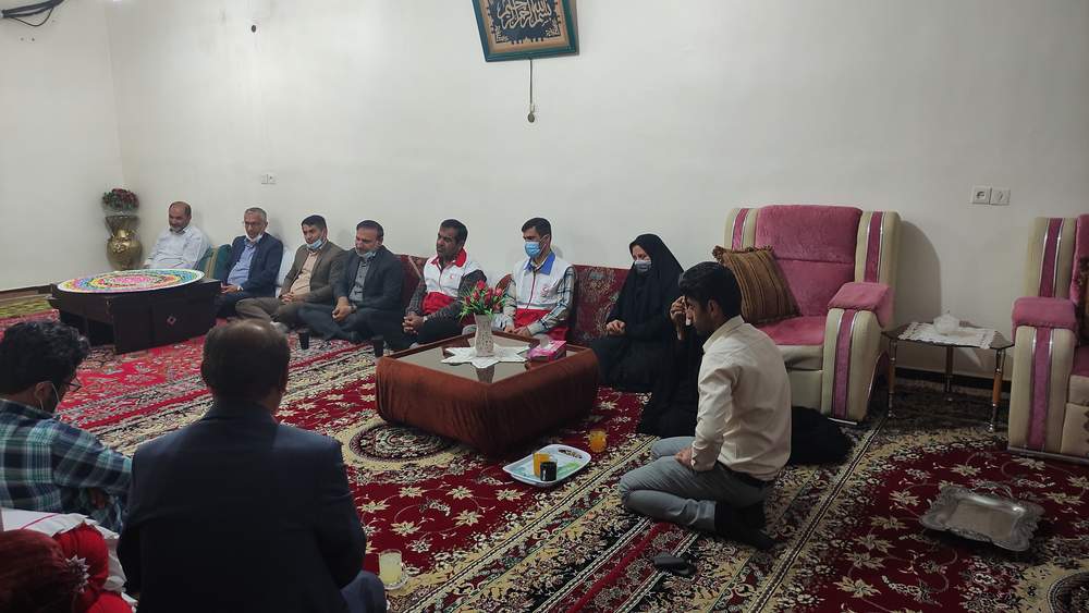دیدار با خانواده شهدا و جانبازان توسط جمعیت هلال احمر شهرستان ایذه.