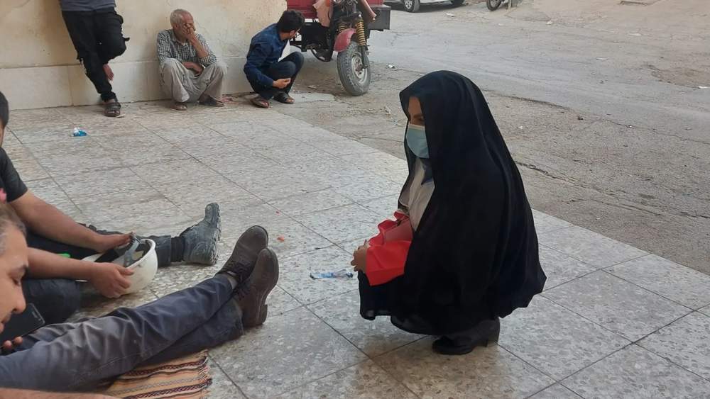 گزارش تصویری| تداوم فعالیت تیم های حمایت روانی معاونت امور جوانان هلال احمر خوزستان در حادثه متروپل