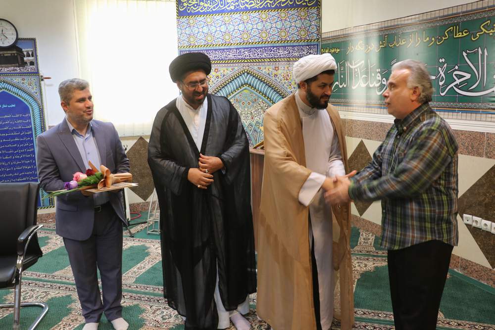 طی آیینی از روشندل جمعیت هلال احمر خوزستان به مناسبت روز عصای سفید تقدیر شد
