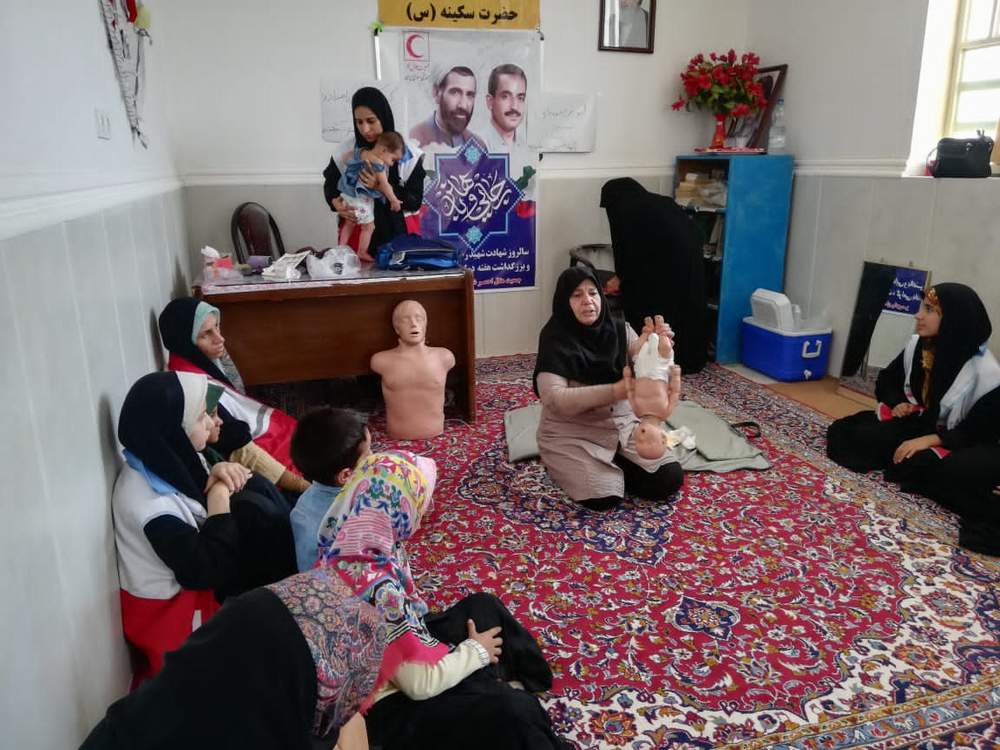 آموزش کمک های اولیه در پایگاه مقاومت بسیج روستای تل برمی رامهرمز